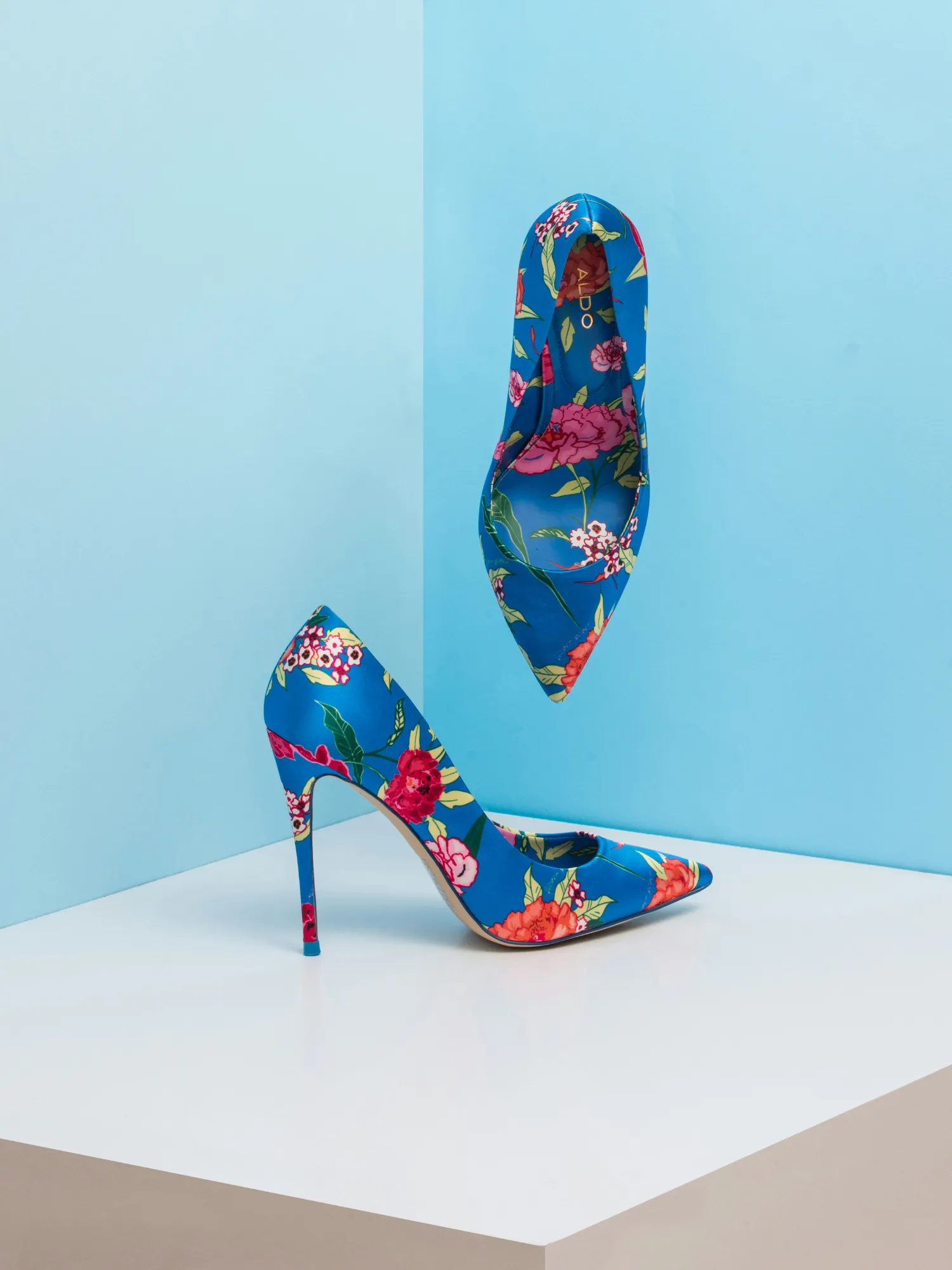 POINTED-TOE FLORAL PUMP image 1