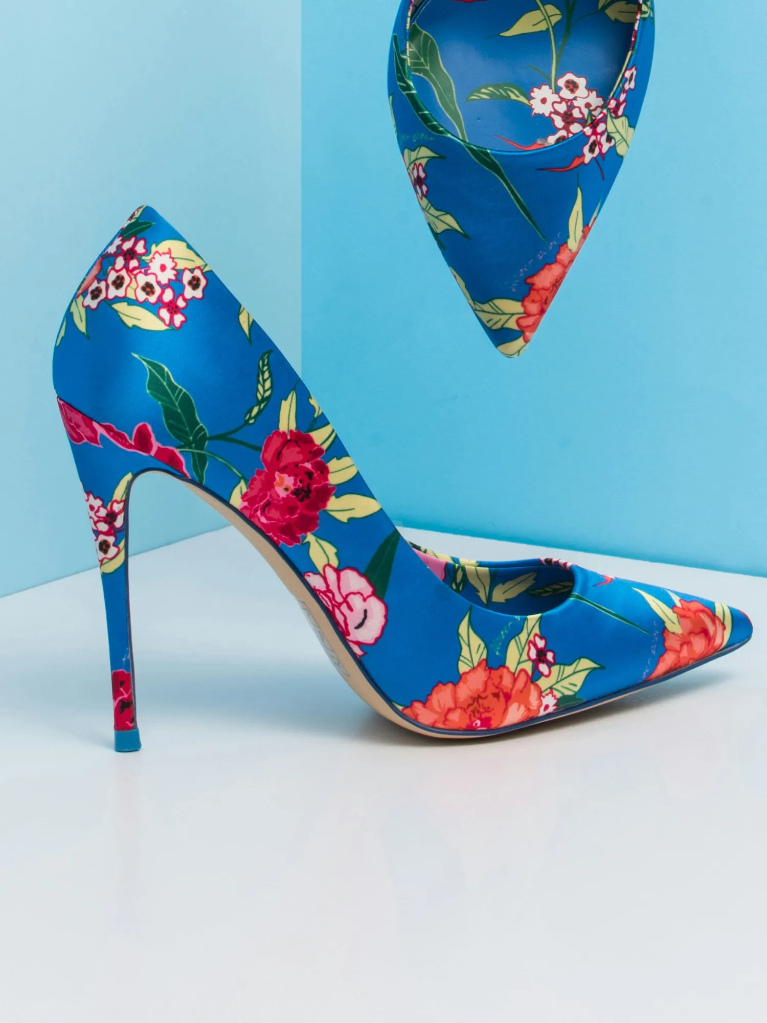 POINTED-TOE FLORAL PUMP image 2